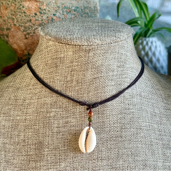 Cowrie Shell Crystal Necklace - Picture 2 of 4